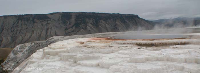 Momoth Hot Springs, Geyser pool